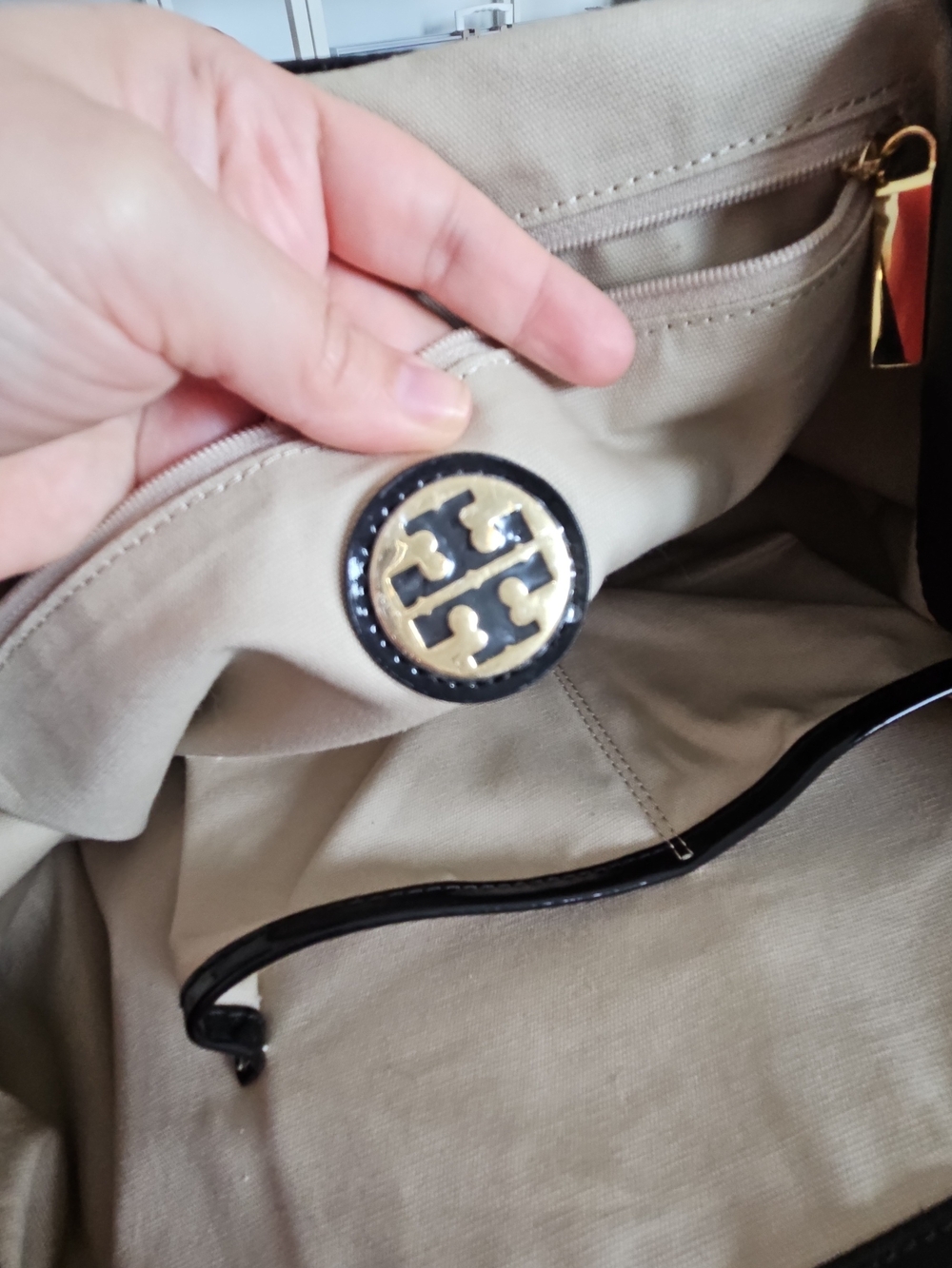 Tory Burch Black Logo Tote Bag - Picture 5 of 6